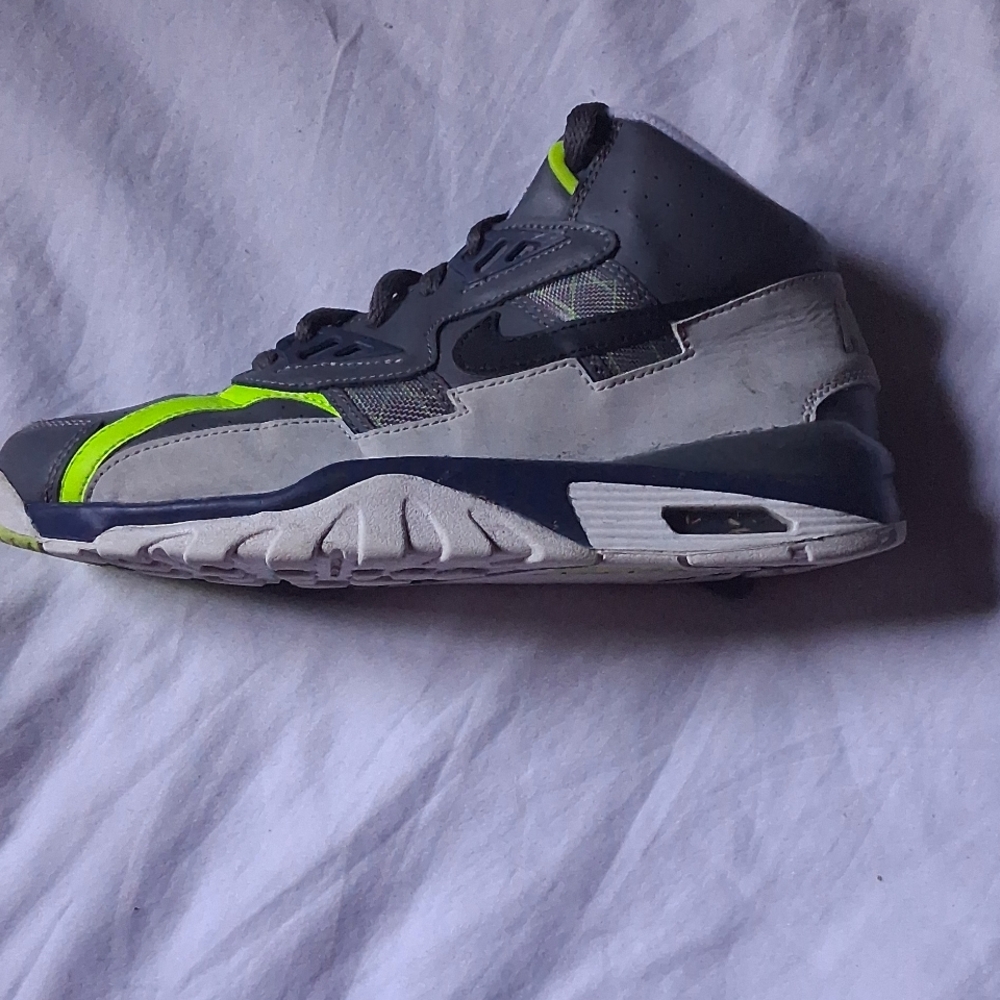 Boys size 5.5y navy and grey Nike air trainer SC